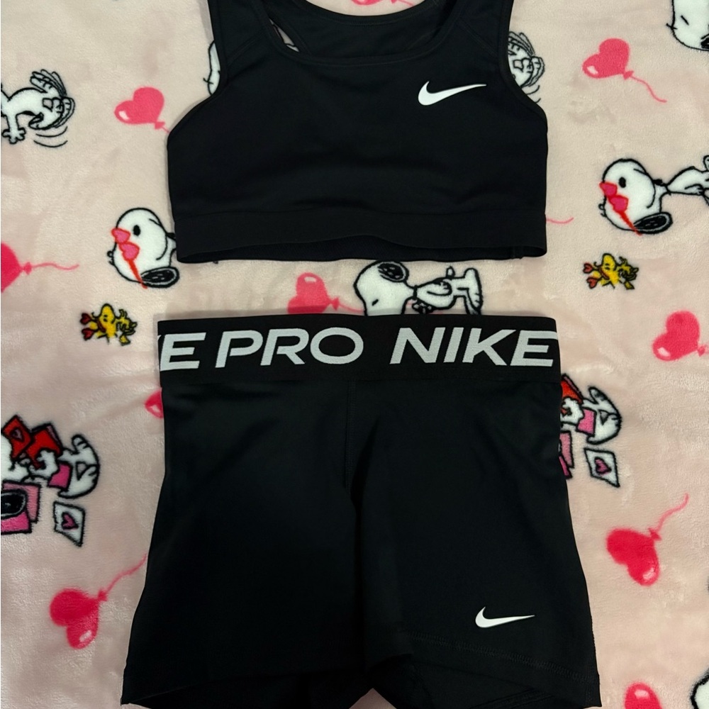 Nike Pro Black Athletic Set